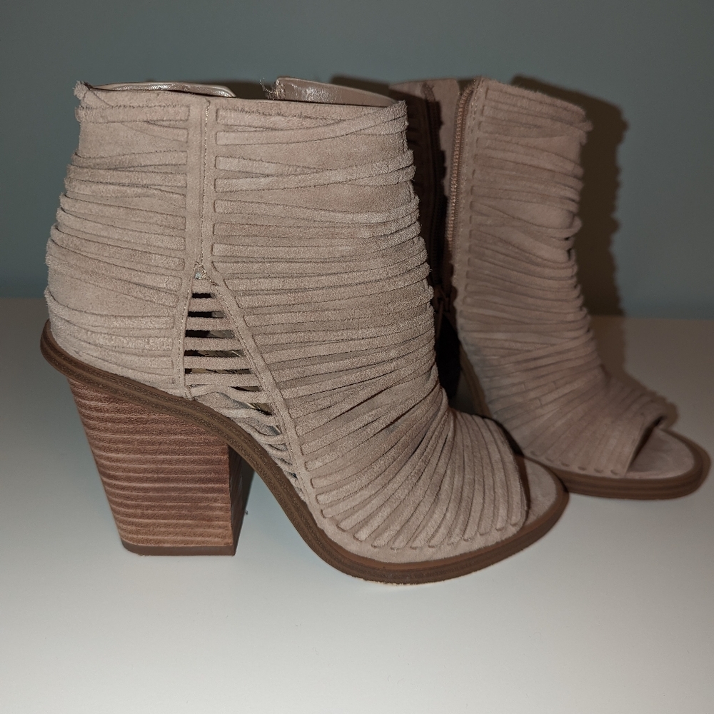 Women's Vince Camuto Peep Toe Block Heel Bootie Shoes Size 5.5